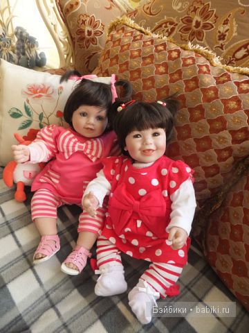 Девчонки на диване