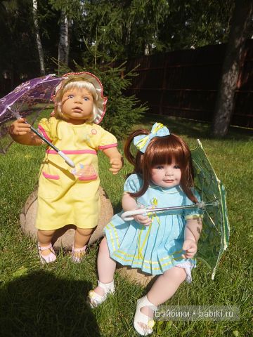 Девочки с зонтиками