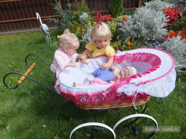 Лана просится в коляску