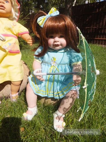 Адора снова с зонтом