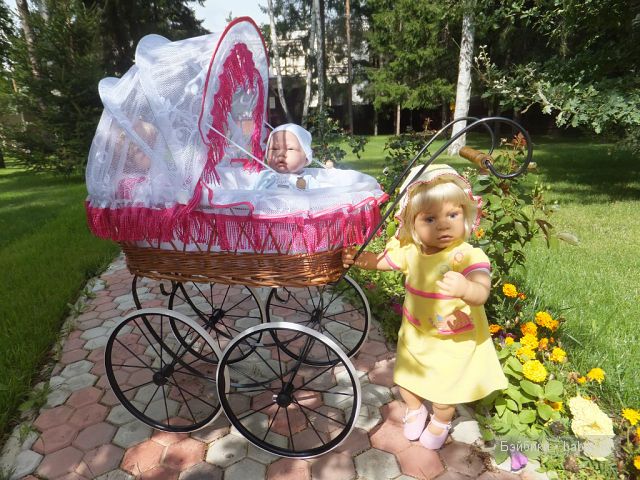 Яна на дорожке, Тёма и Лана в коляске