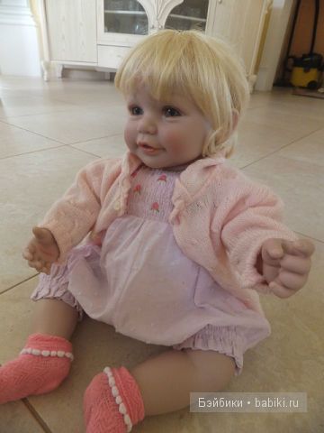 Обдумывает