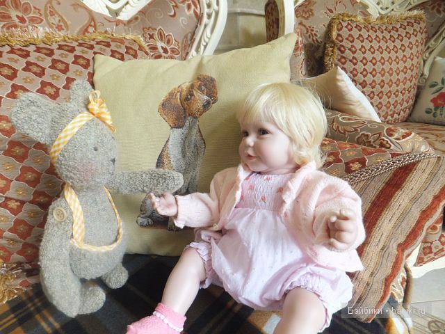 беседует с Кенгой 1