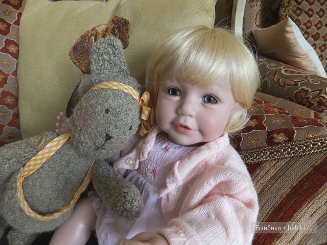 беседует с Кенгой 4