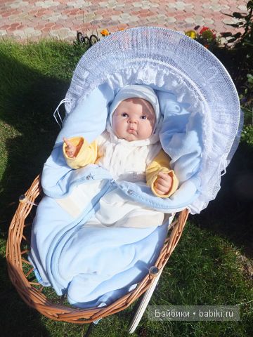 В коляску светит солнышко