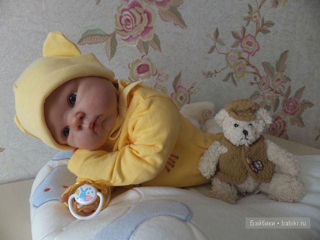 Склонила головку