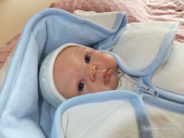 Закутали в одеялко) Крупный план