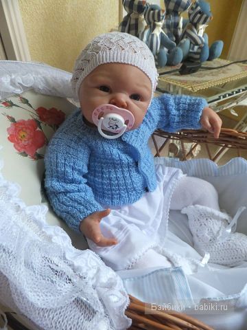 Сердитая с соской