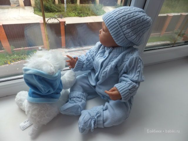 Рассматривают