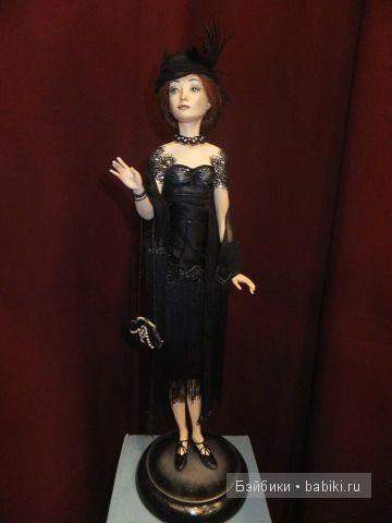 Кукла на чёрном
