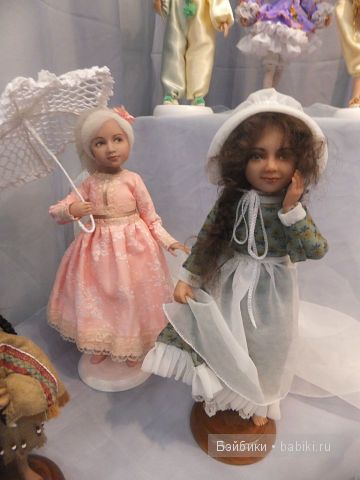 Куколки, две, зонтик