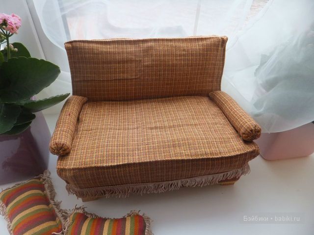 Диван зачехлили