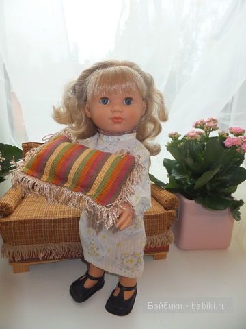 Мариэль с подушкой