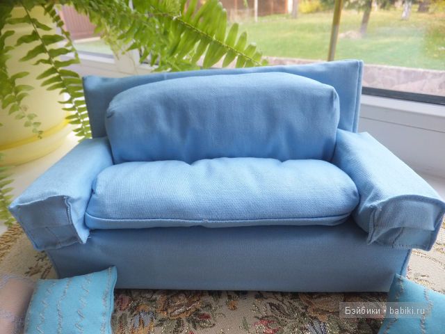 Голубой диванчик
