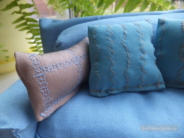 Голубой диванчик 4