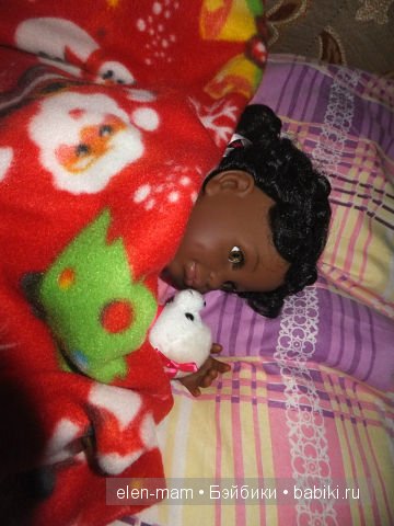 Изабелла и Снежок спят