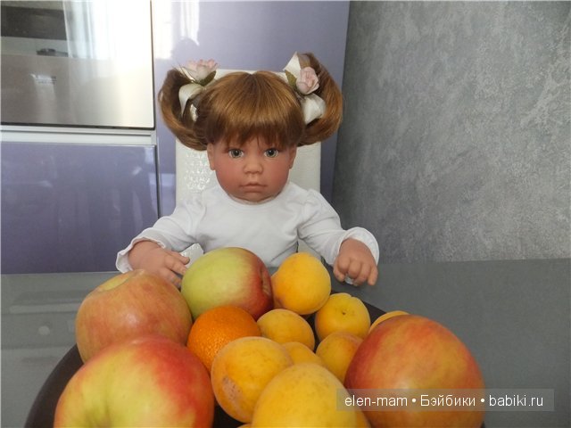 блюдо с фруктами