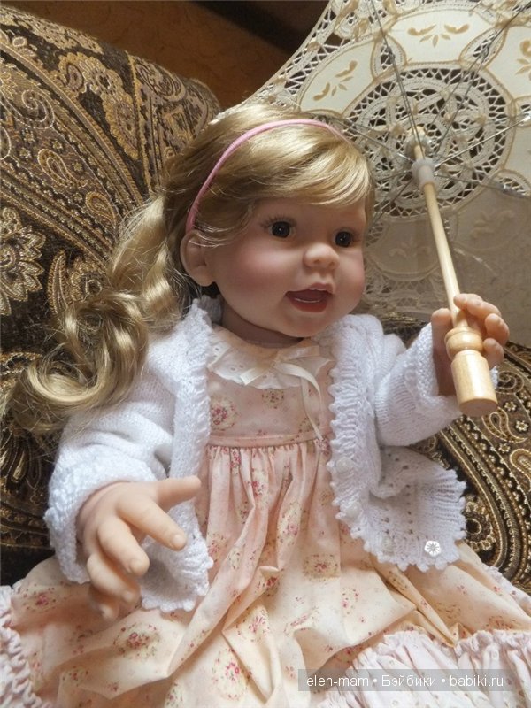 с зонтиком, боком