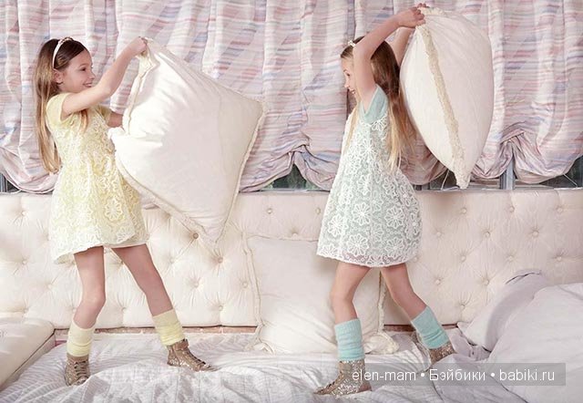 бой подушками)