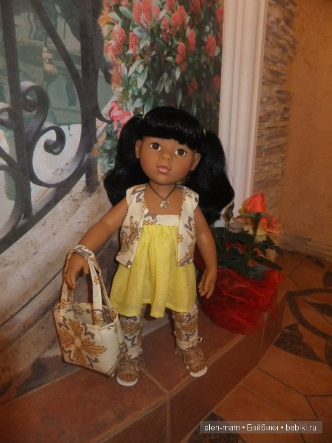 Лия с сумкой