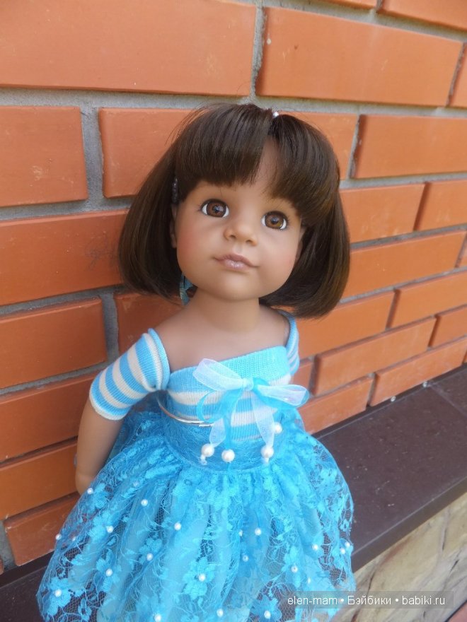 кирпичная стена, Риша в платье 3