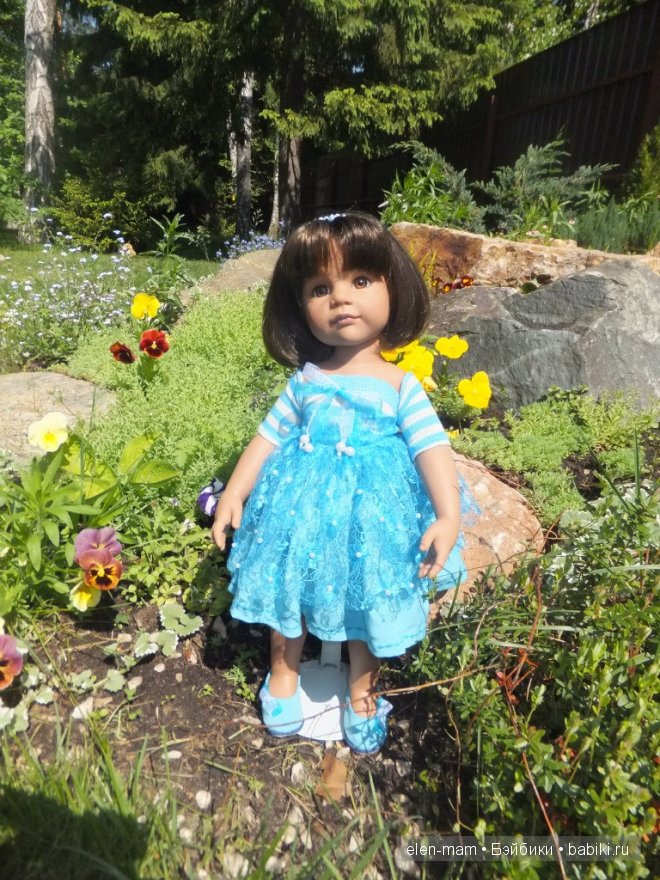 горка, перед камнем