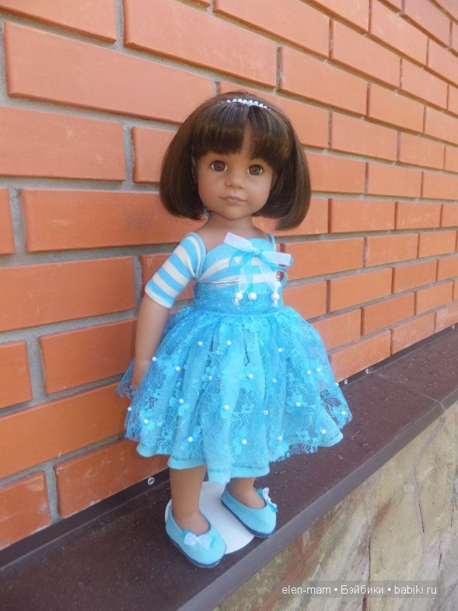 кирпичная стена, Риша в платье 4