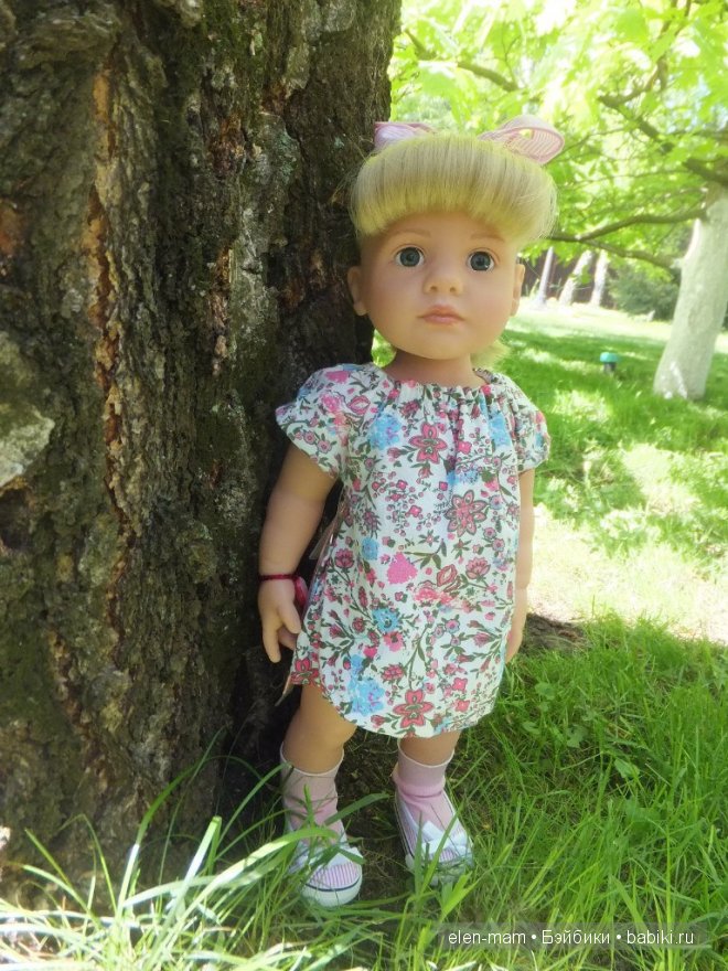 Аллочка под деревом