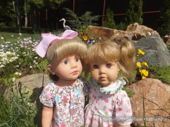 цветы, горка, малышки, сзади цапля, портрет