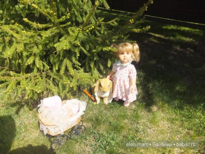 Ксюша, зайка и коляска