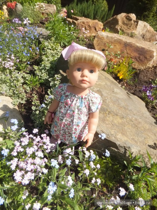 Аллочка, смотрит вверх, горка