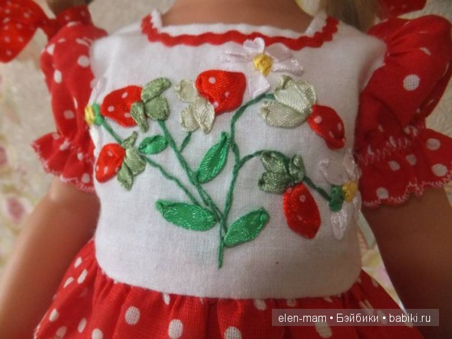 красное платье, вышивка крупно