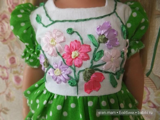 зелёное платье, вышивка близко