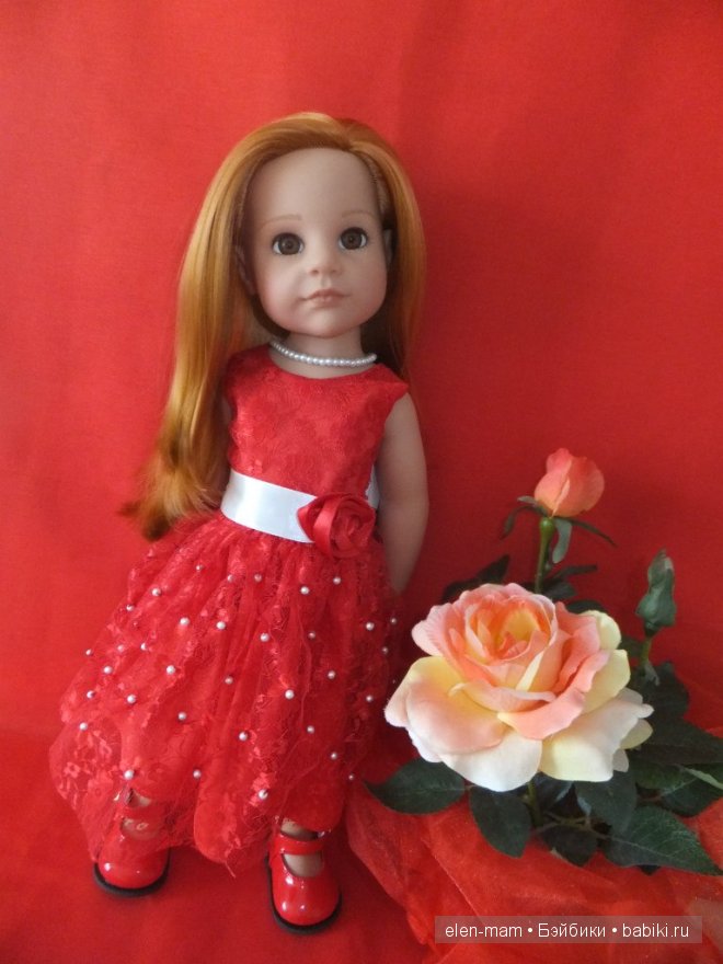 Алёнка в новом платье Алёнка в новом платье