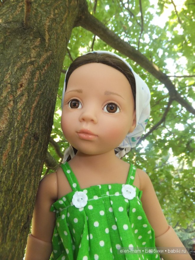 Кира на дереве