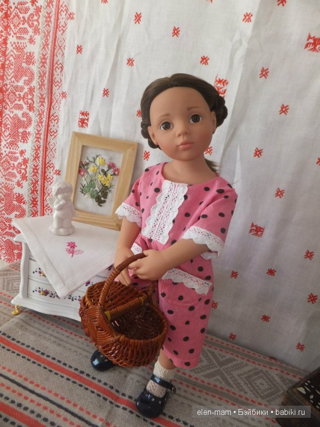 Кира с корзинкой