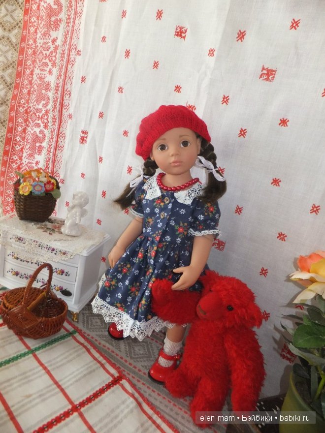 С красным медведем