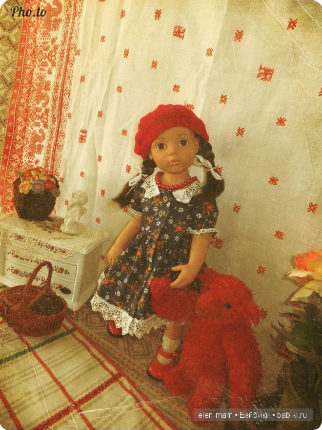 С красным медведем