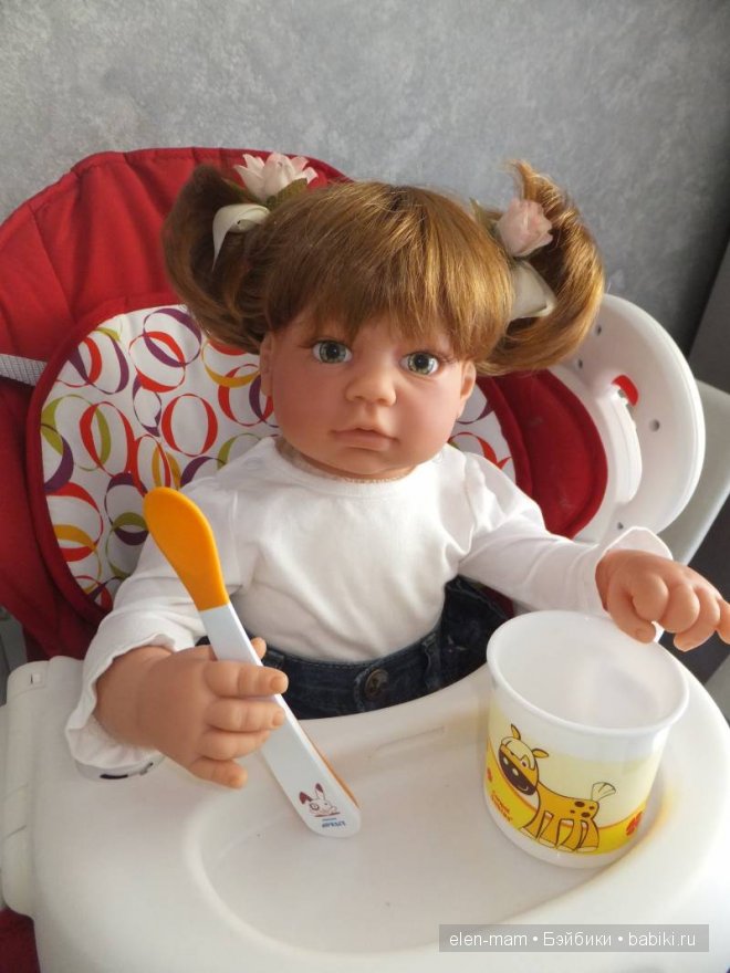 Зоя обедает