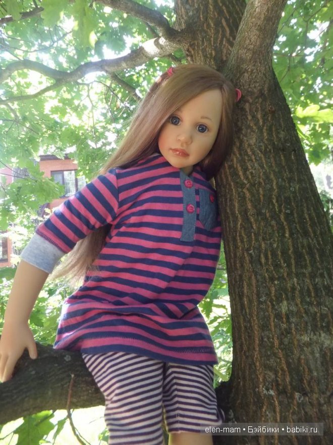 Таша на дереве