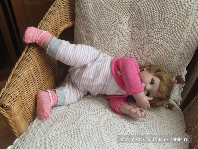 Ритуся балуется: кук-ку!)))