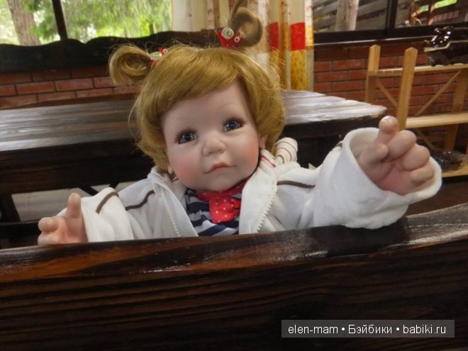 Рита в беседке