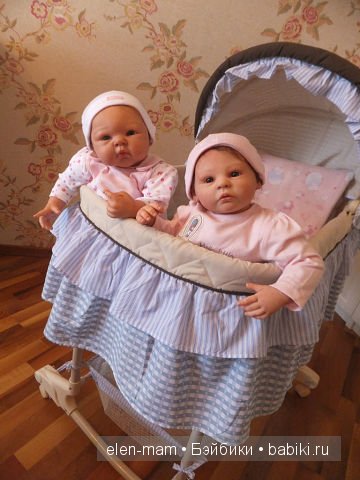 Стеша и Маша в люльке