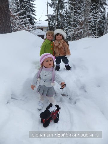 Илона с собачкой, сзади Лера и Слава