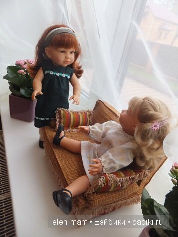 Андреа и Мариэль, диванчик