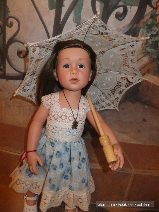 Илона с зонтиком (Парад)