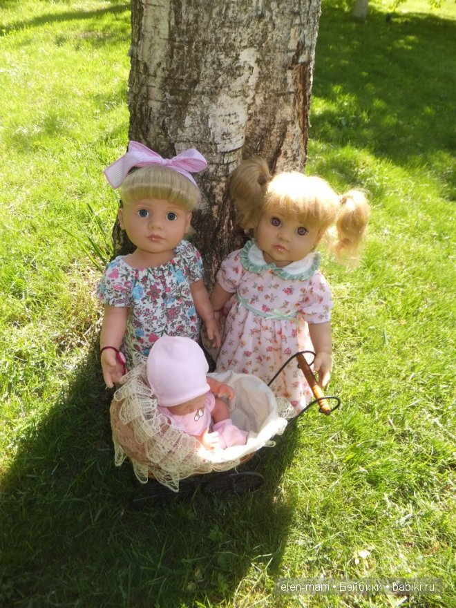 Аллочка и Ксюша, коляска