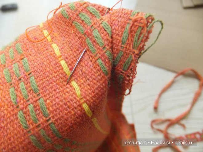 Я его слепила из того, что было... Диван для кукол из того, что под рукой (фото 2)