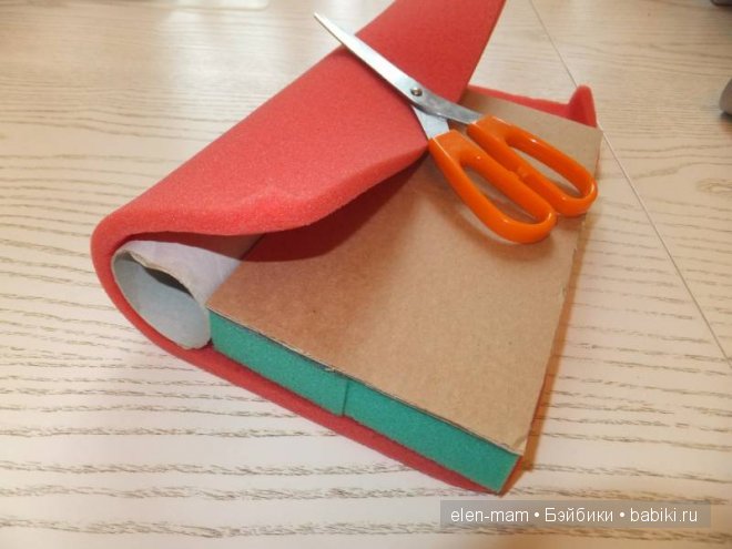 Поролон на заготовке для  подлокотника