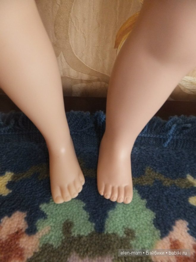 Ступни ног Саванны и Мары